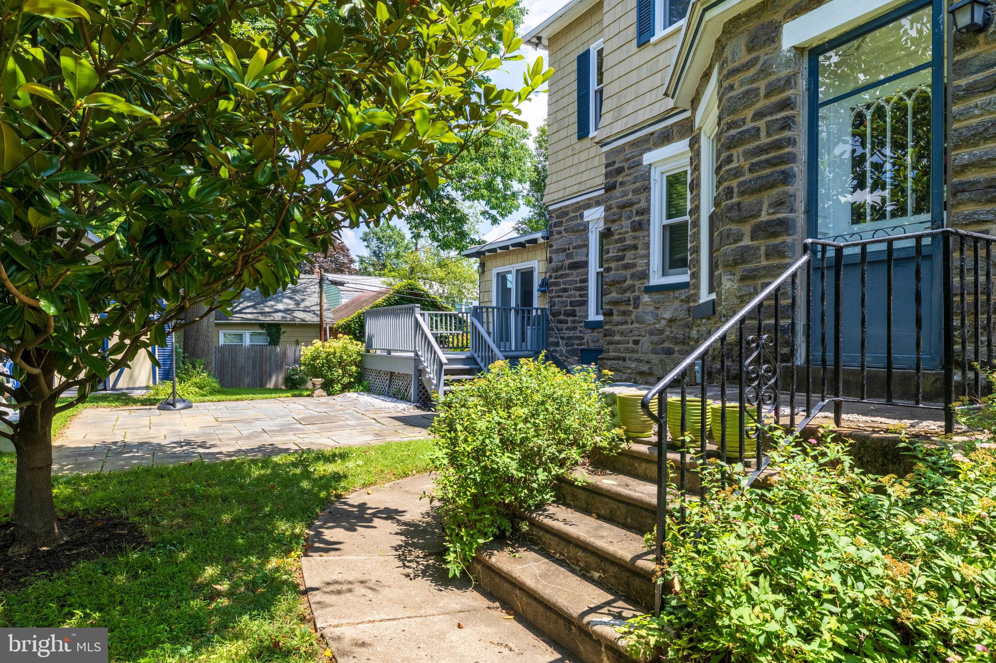 1107 Stratford Ave