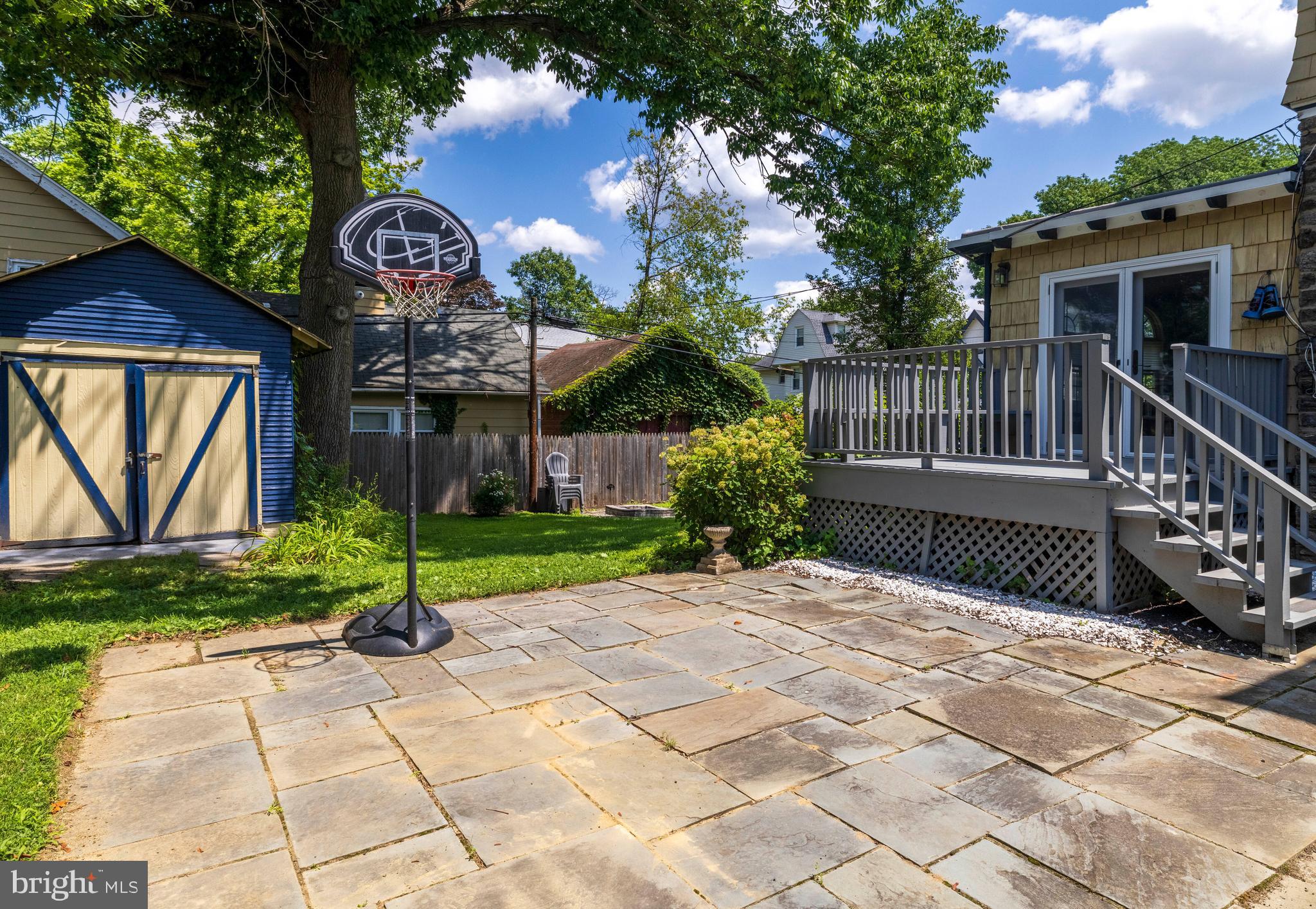 1107 Stratford Ave