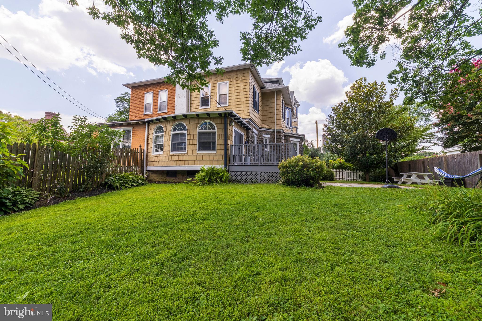 1107 Stratford Ave