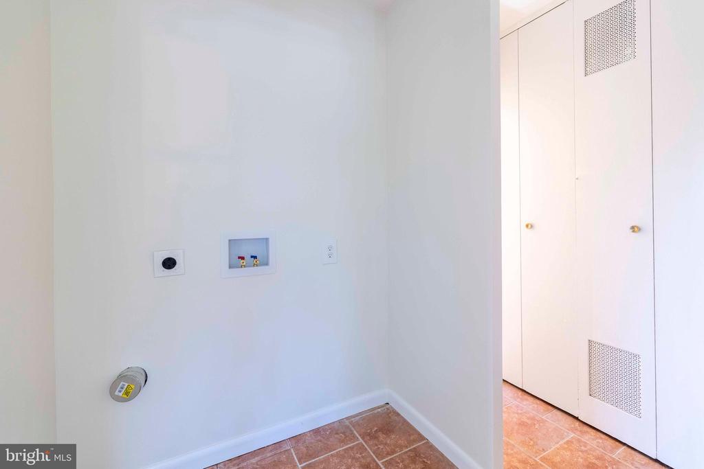 1302 Cromwell Rd
