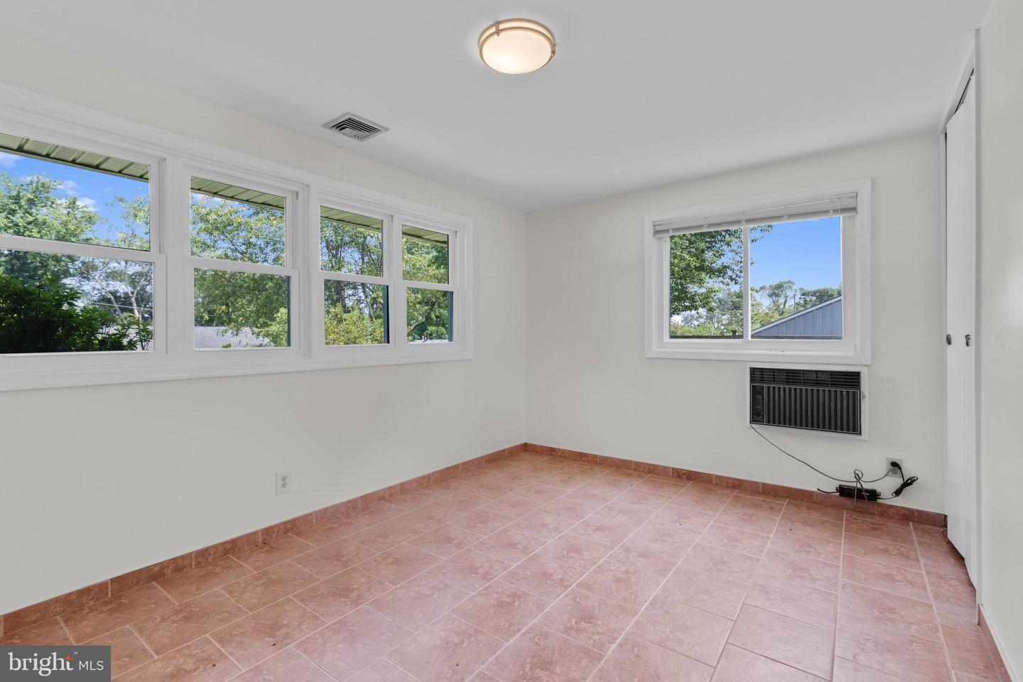 1302 Cromwell Rd