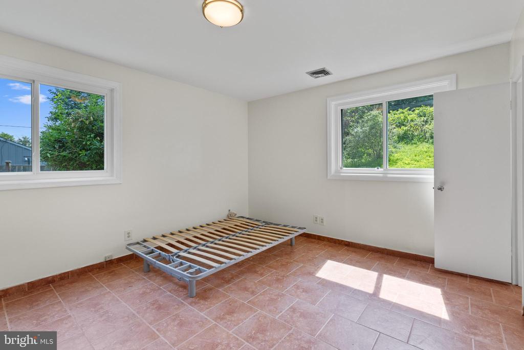 1302 Cromwell Rd