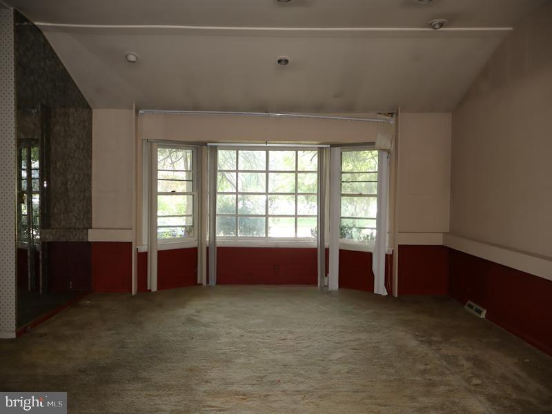 1901 Lantern Ln