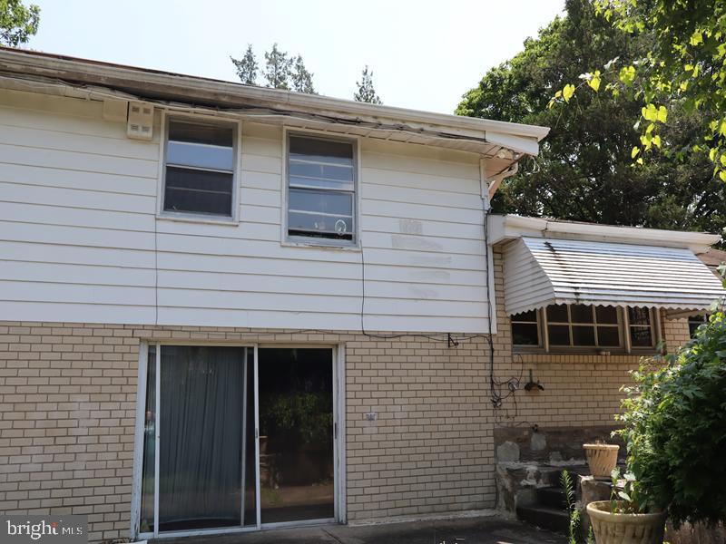 1901 Lantern Ln