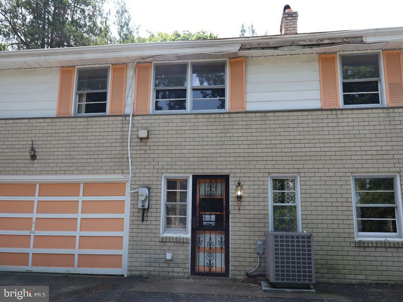1901 Lantern Ln