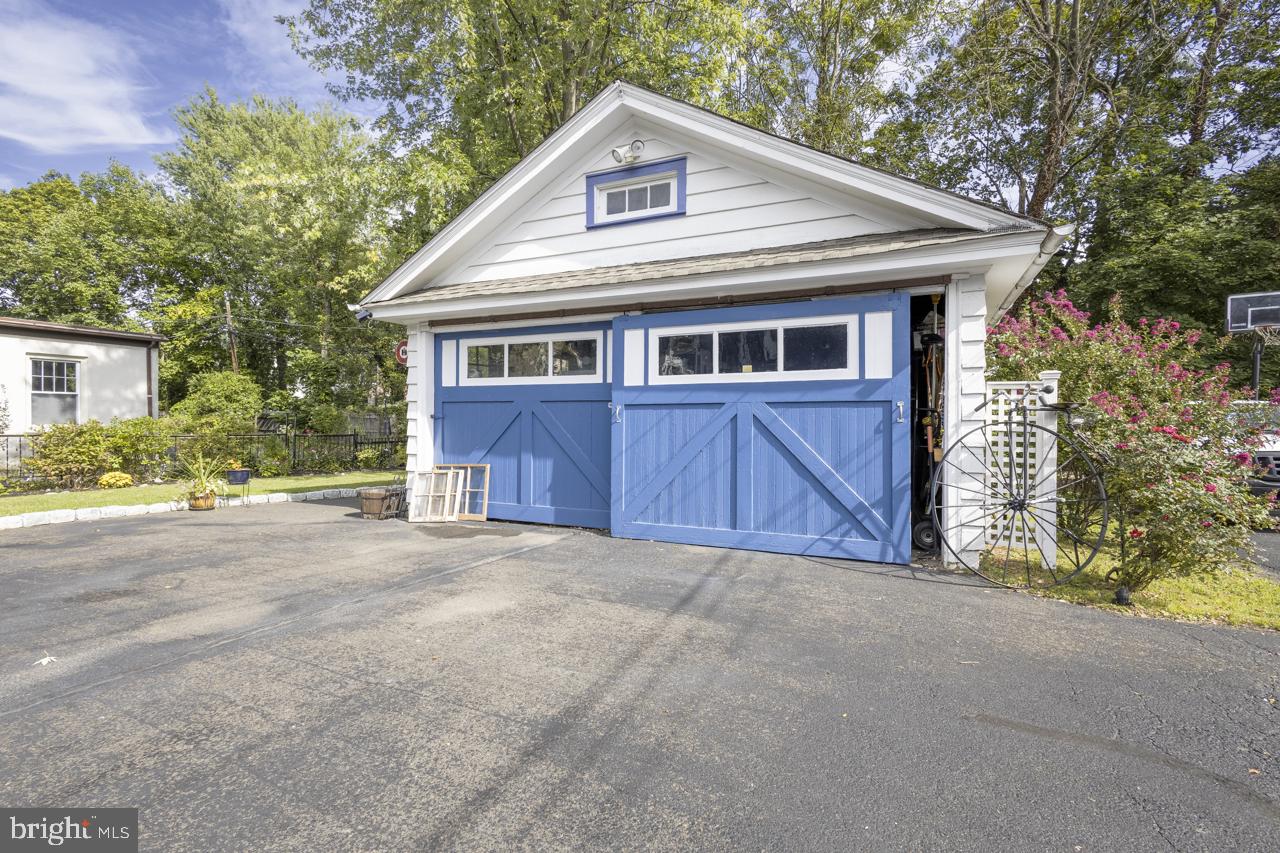 221 S EASTON ROAD
