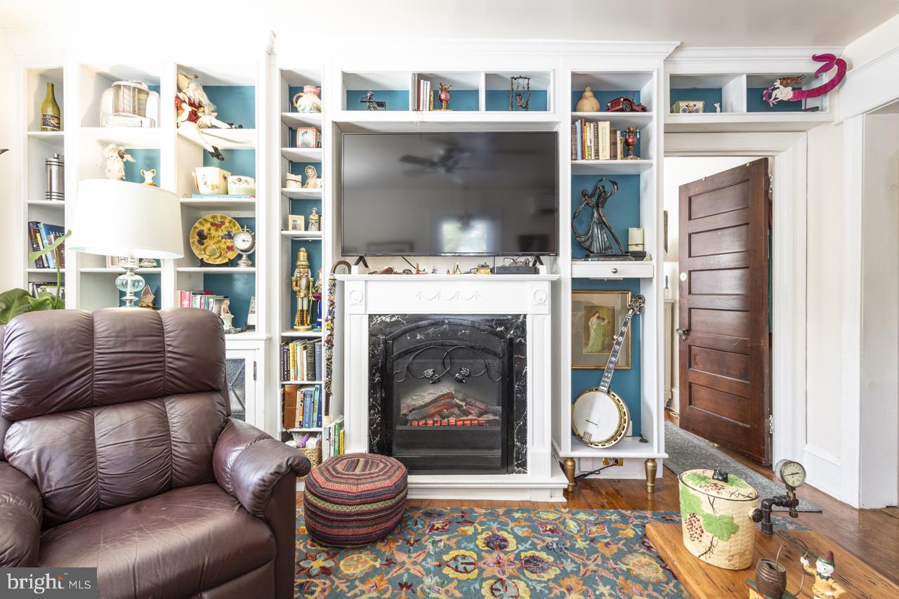 221 S EASTON ROAD