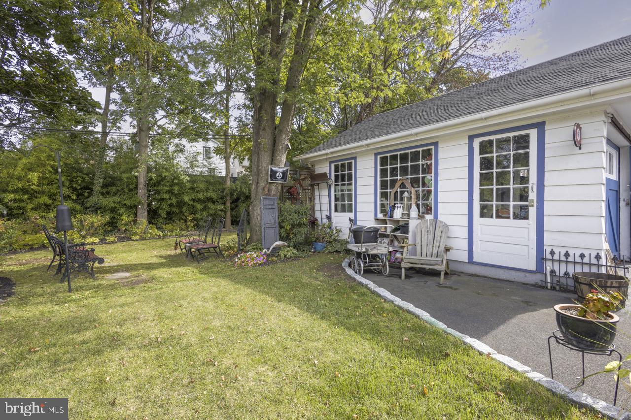 221 S EASTON ROAD