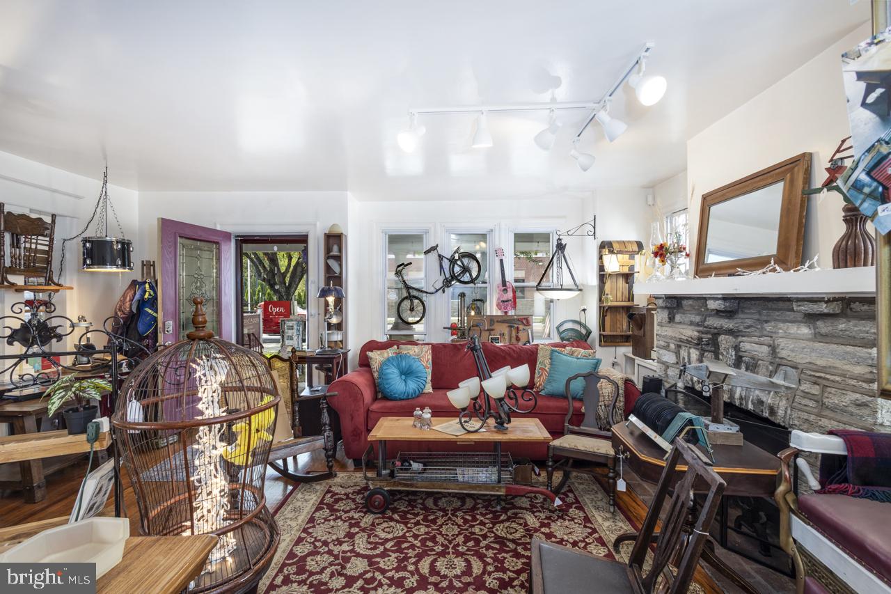 221 S EASTON ROAD