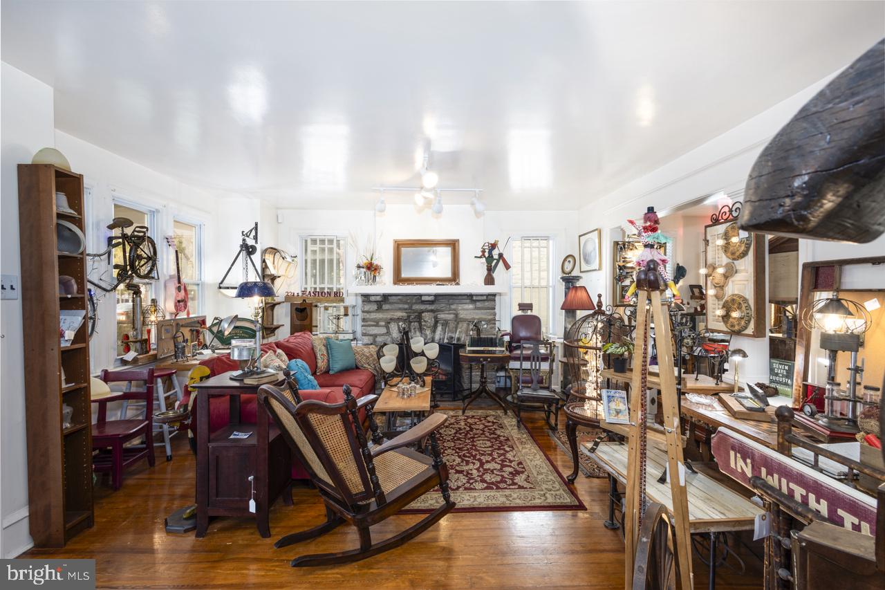 221 S EASTON ROAD
