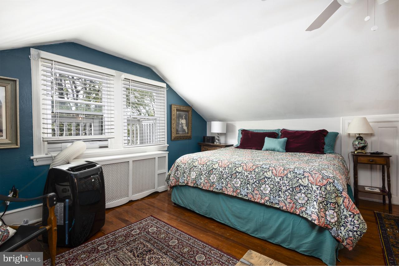 221 S EASTON ROAD