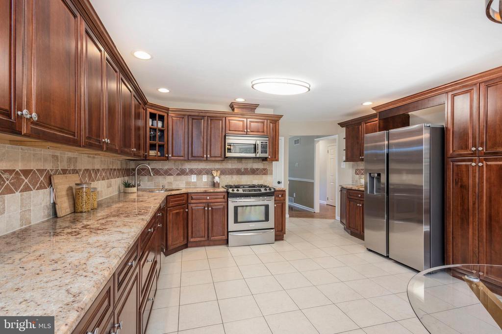 506 E GRAVERS LANE