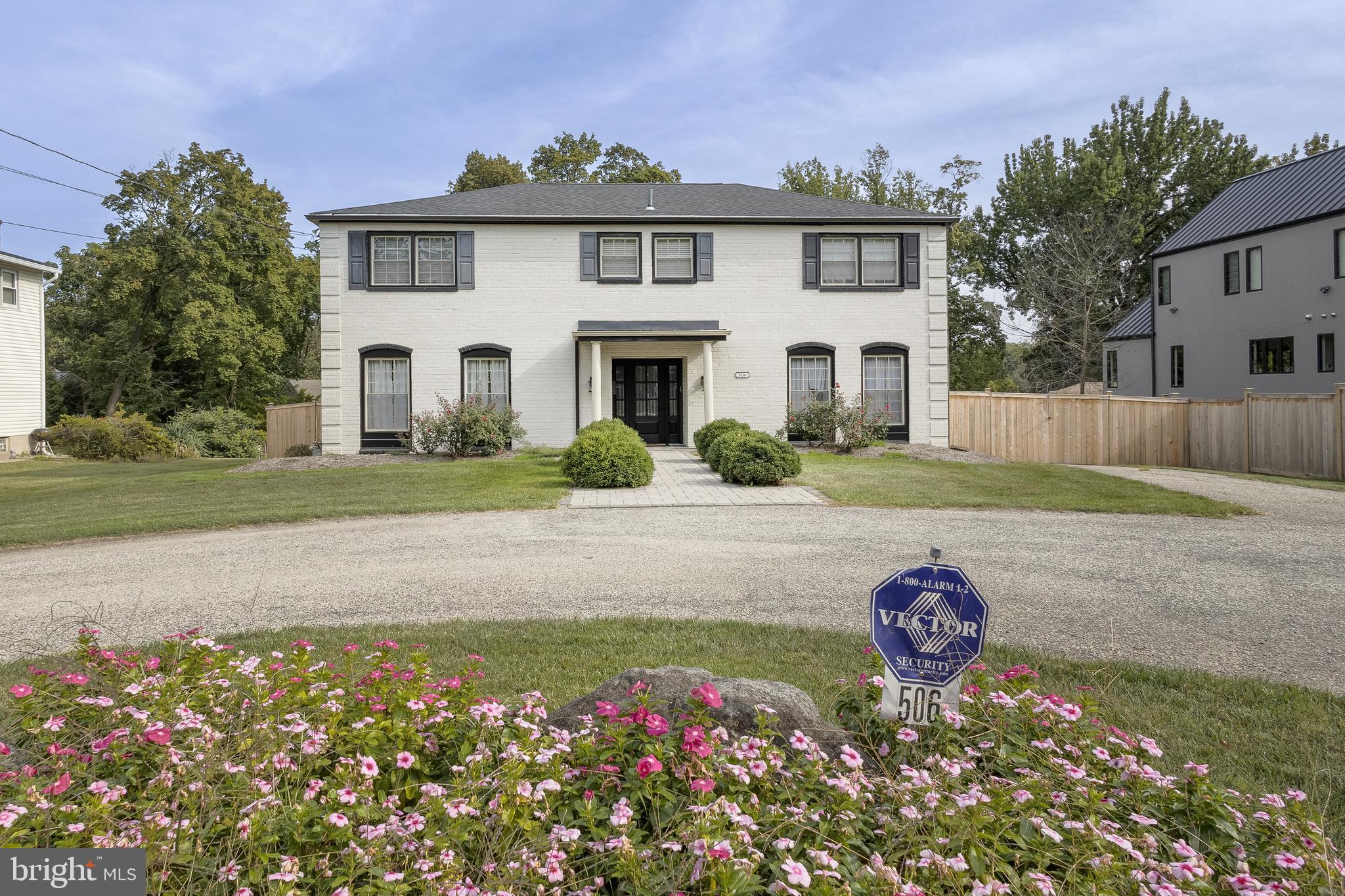 506 E GRAVERS LANE