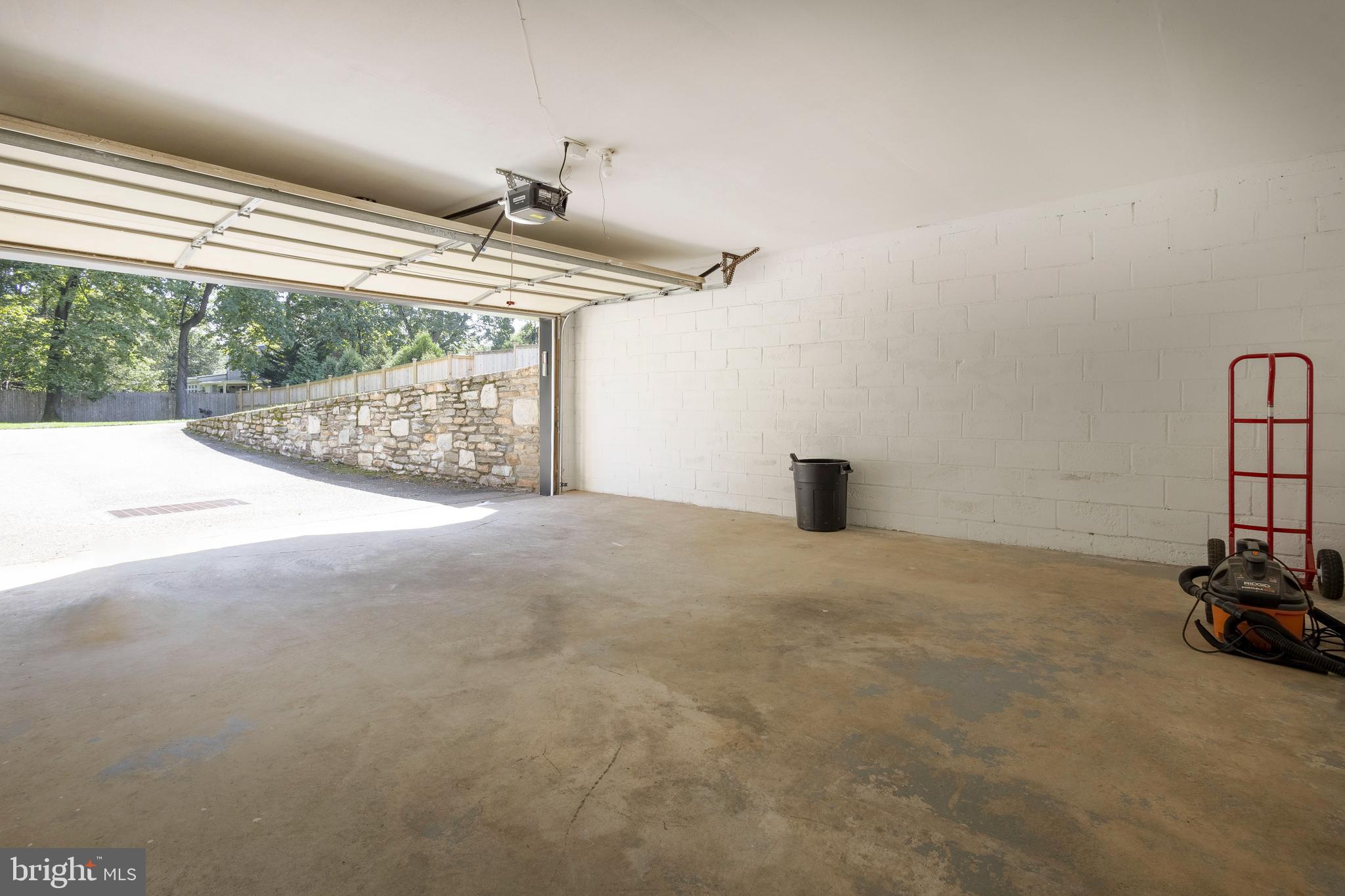 506 E GRAVERS LANE