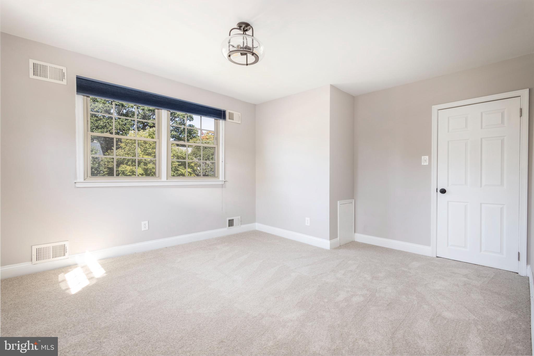 506 E GRAVERS LANE