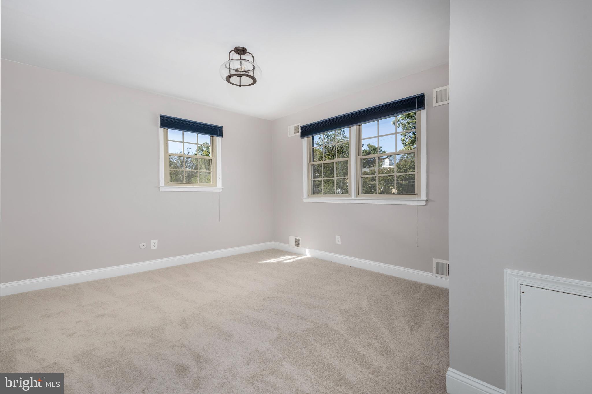 506 E GRAVERS LANE