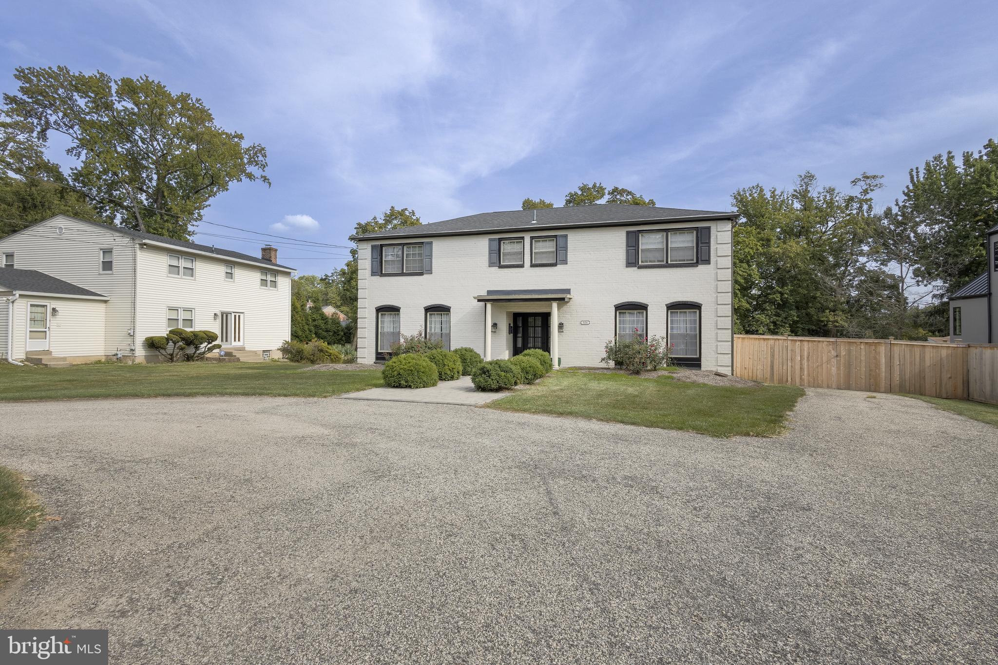 506 E GRAVERS LANE