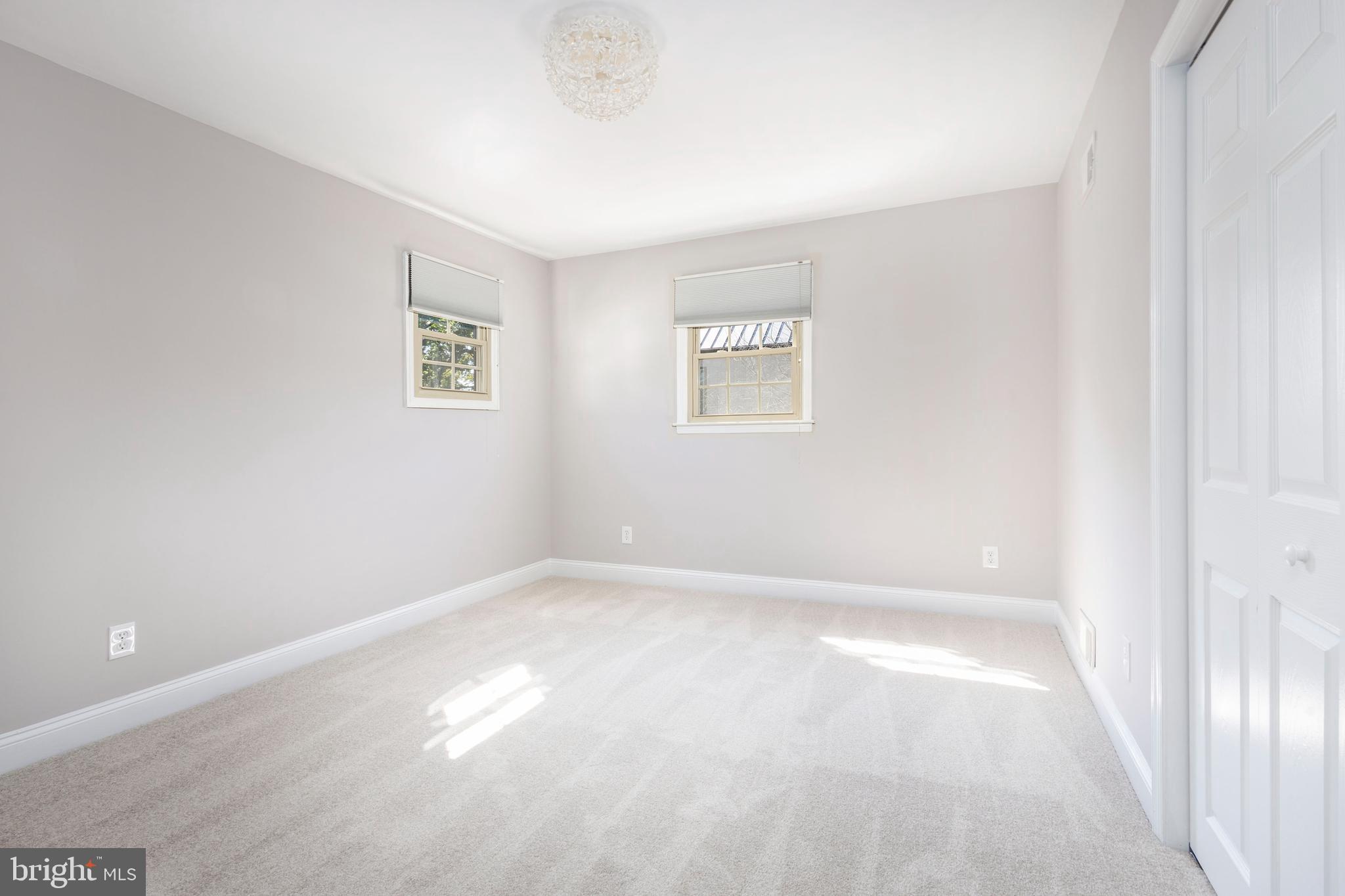 506 E GRAVERS LANE