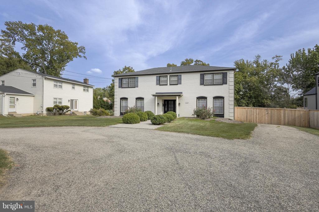 506 E GRAVERS LANE