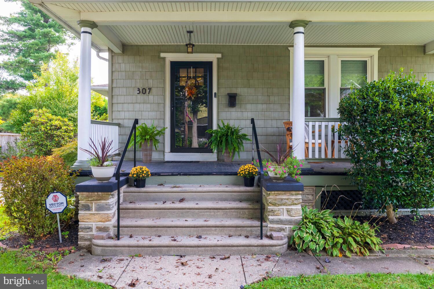 307 ROSLYN AVENUE