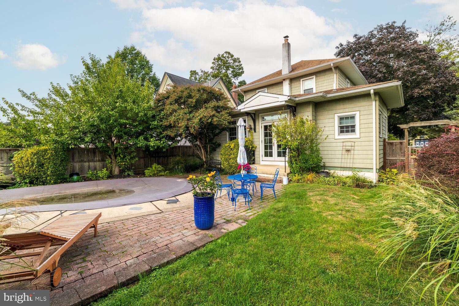 307 ROSLYN AVENUE