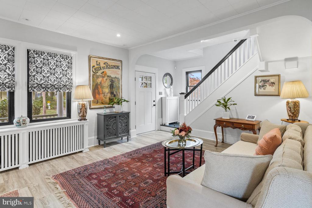 307 ROSLYN AVENUE