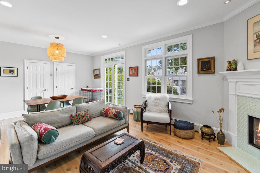 307 ROSLYN AVENUE