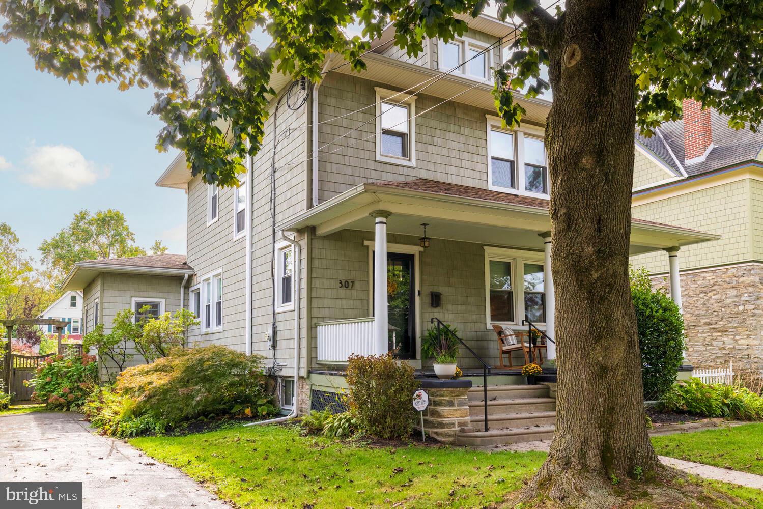 307 ROSLYN AVENUE
