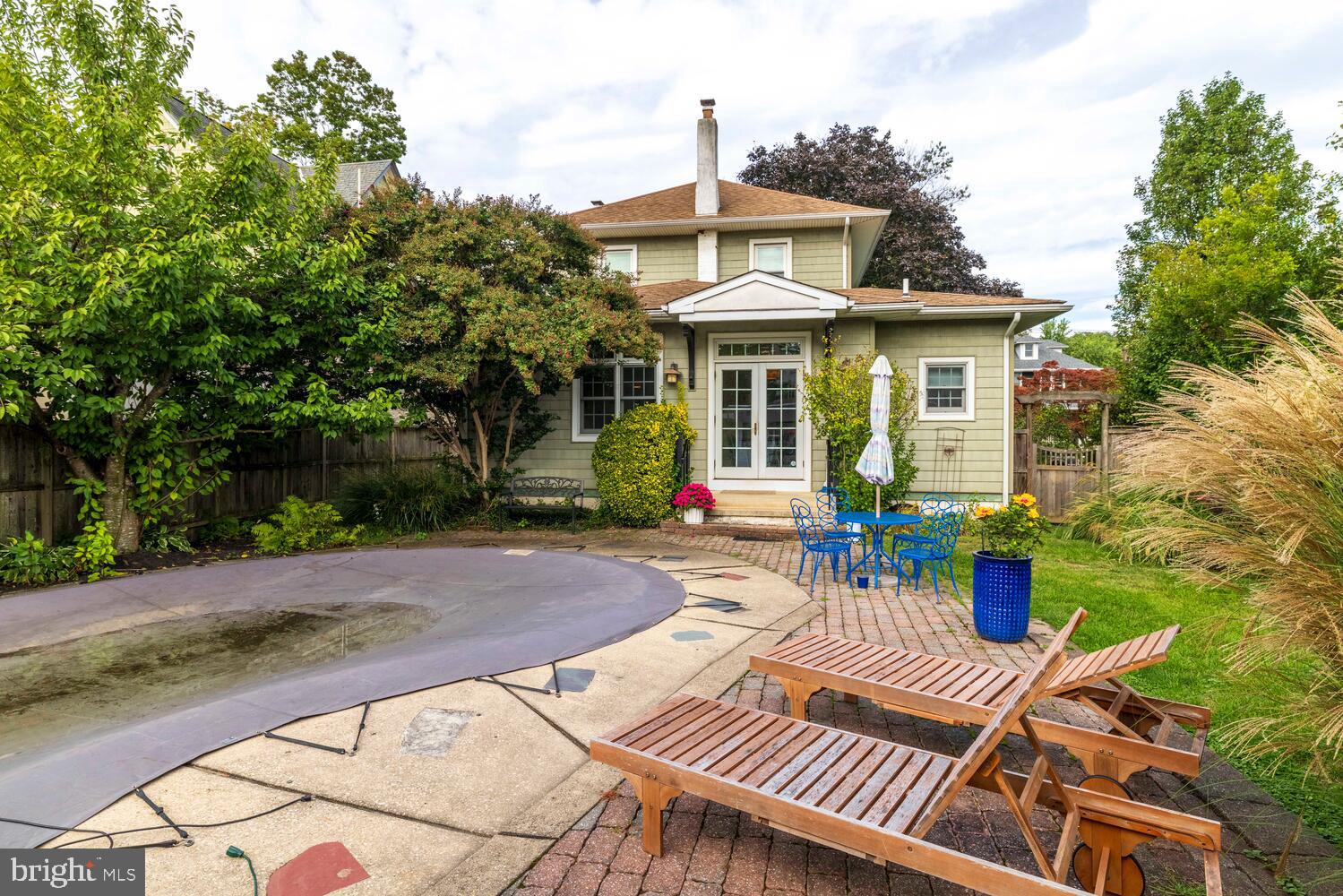 307 ROSLYN AVENUE