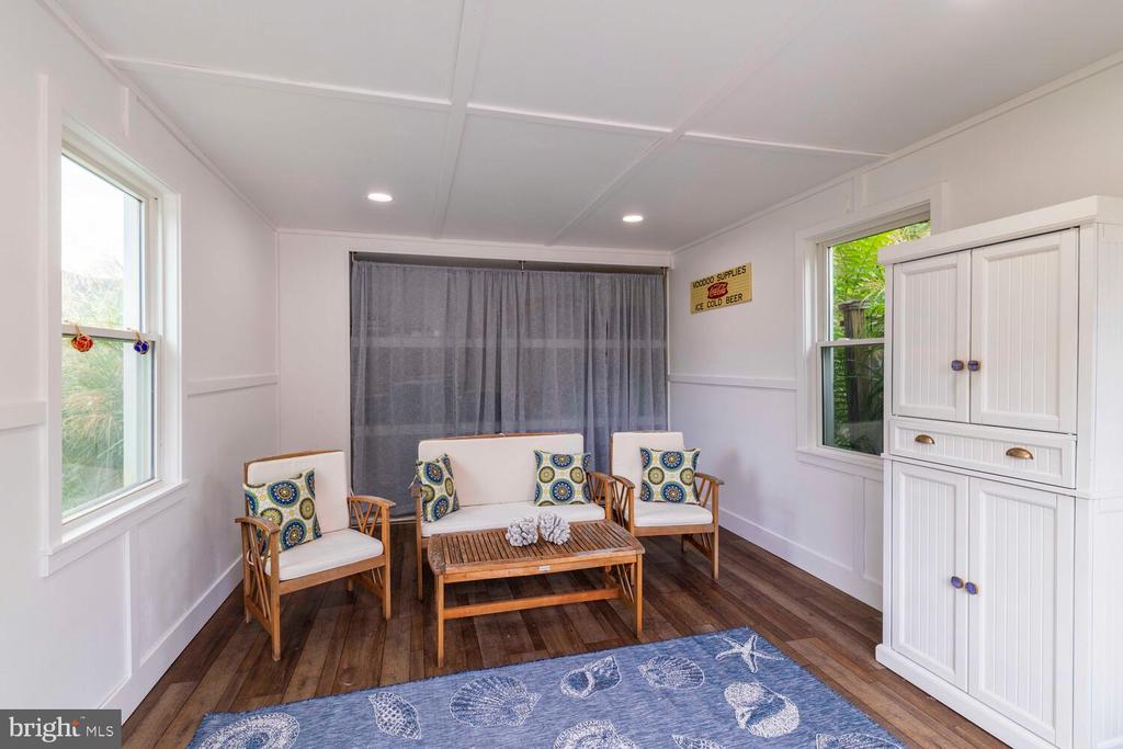 307 ROSLYN AVENUE