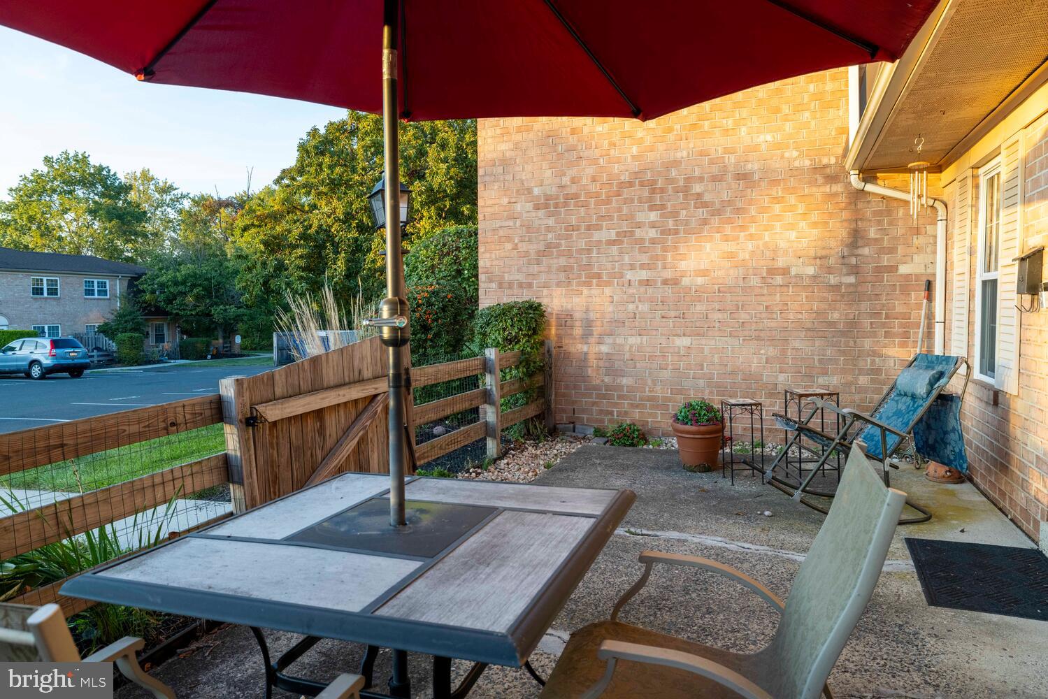 237 ARBOUR COURT