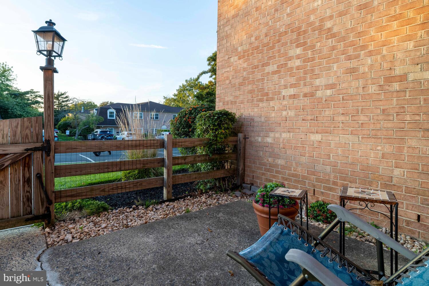 237 ARBOUR COURT