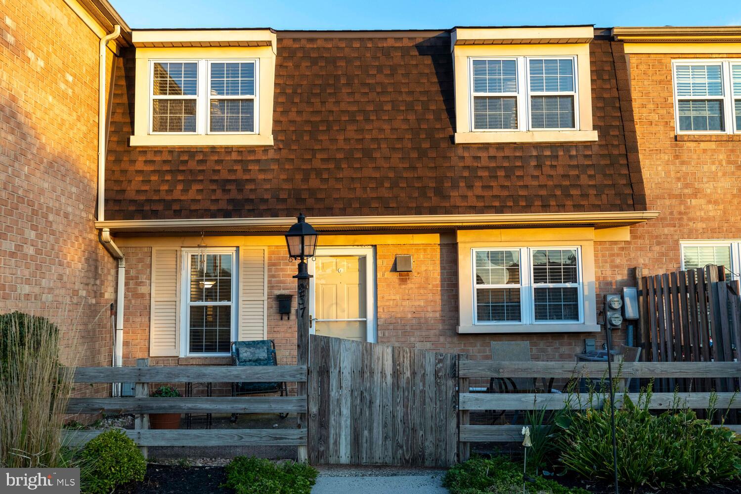 237 ARBOUR COURT