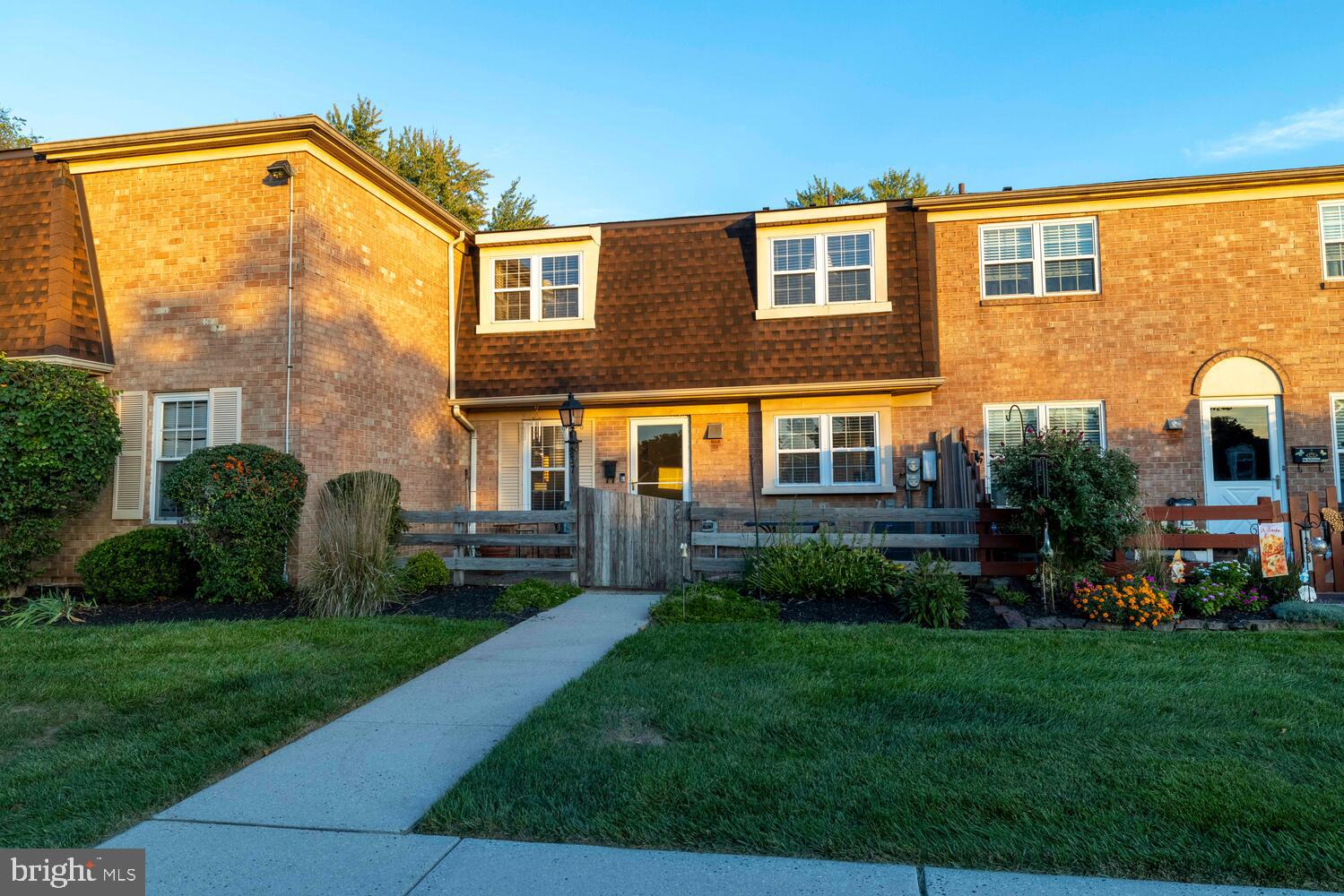 237 ARBOUR COURT