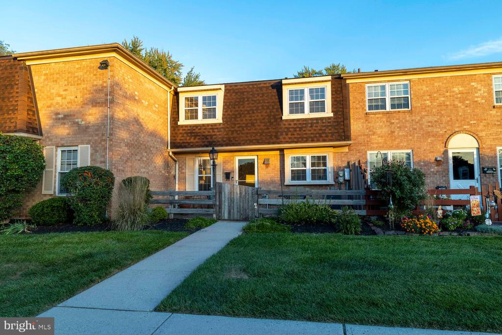 237 ARBOUR COURT