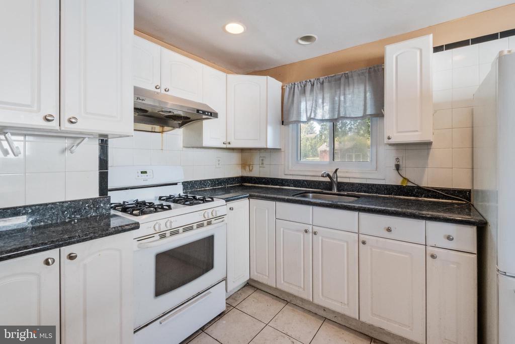 1438 DORIS ROAD