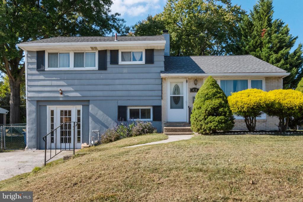 1438 DORIS ROAD