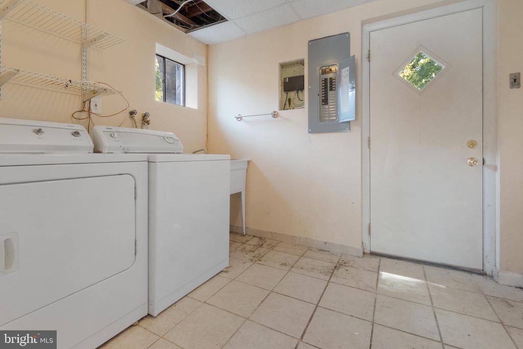 1438 DORIS ROAD