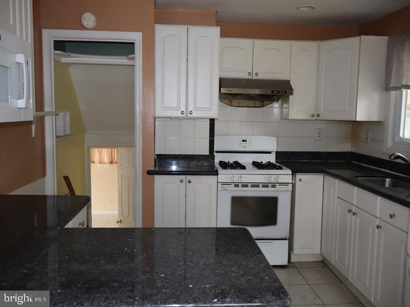 1438 DORIS ROAD