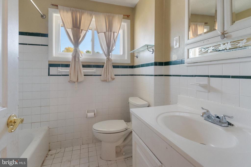 1438 DORIS ROAD