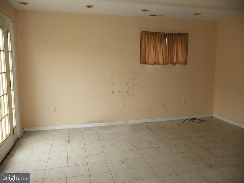 1438 DORIS ROAD