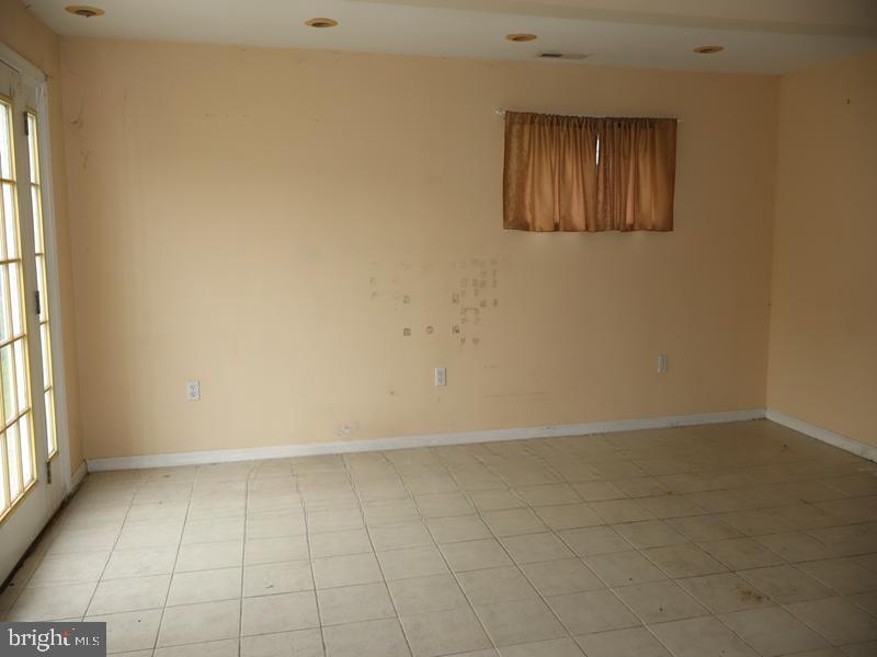1438 DORIS ROAD