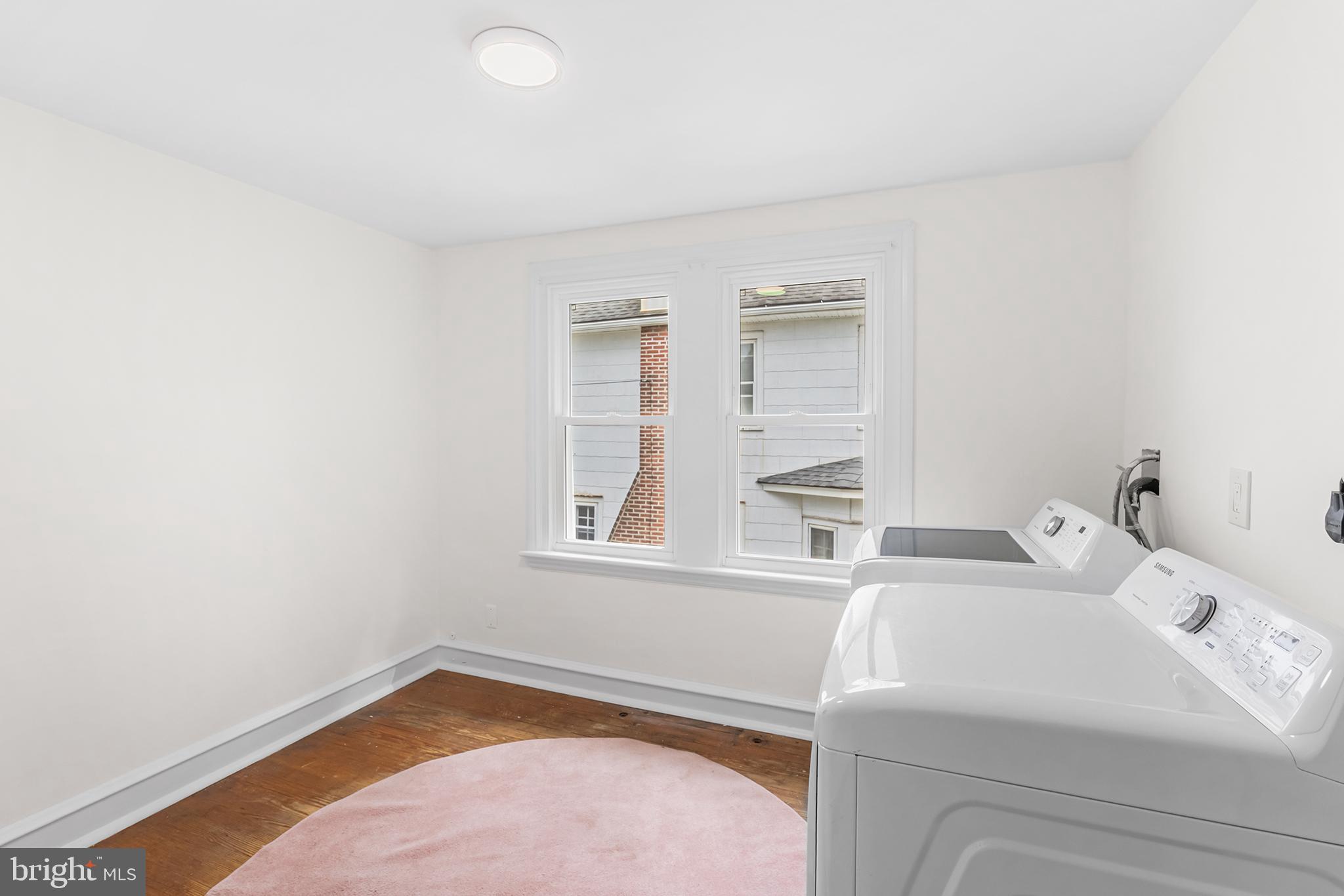 308 W GLENSIDE AVENUE