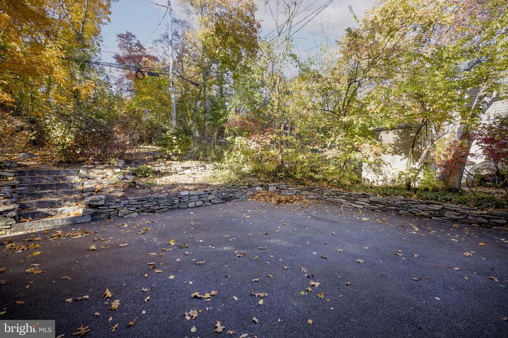 516 BEAVER ROAD