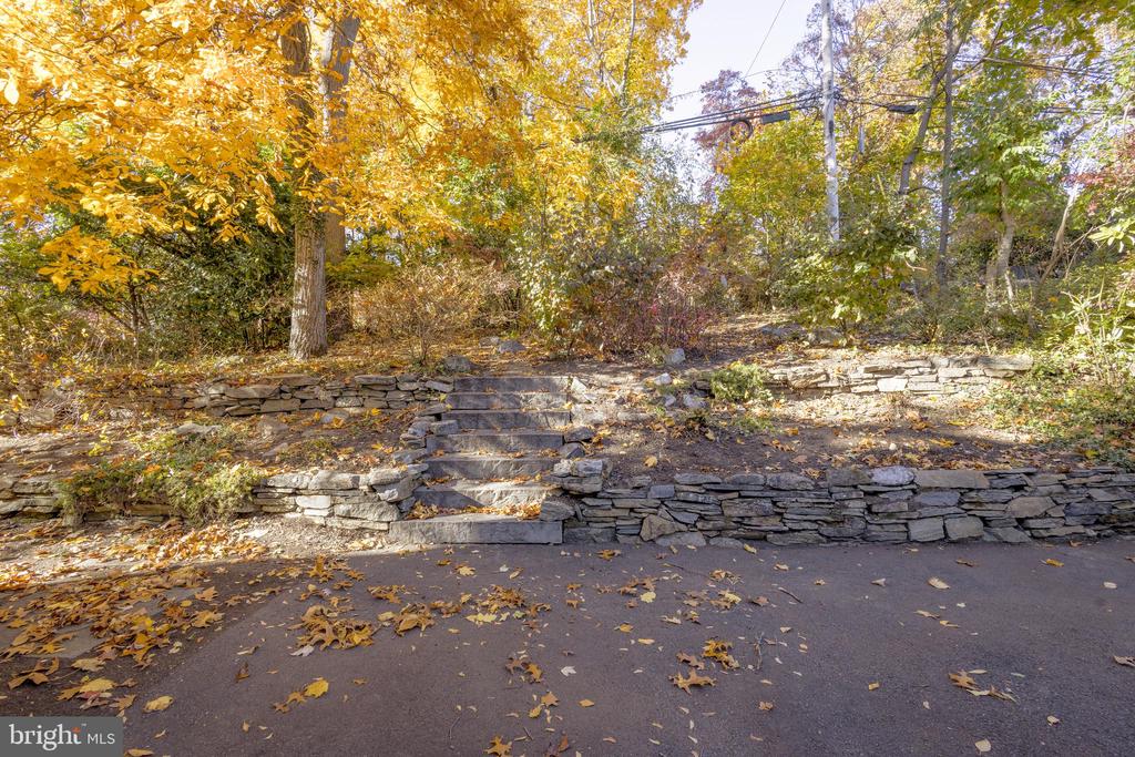516 BEAVER ROAD