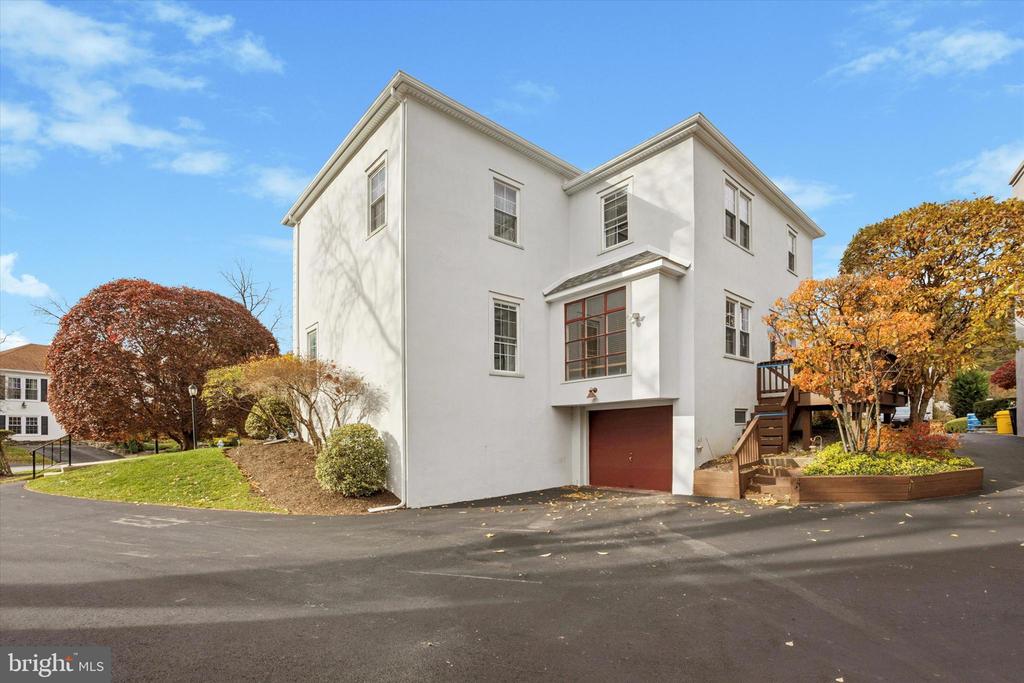 9 HANSEN COURT
