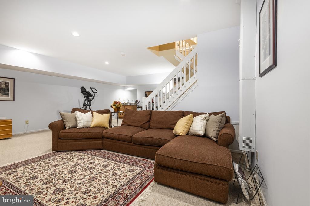 7 PLUM COURT