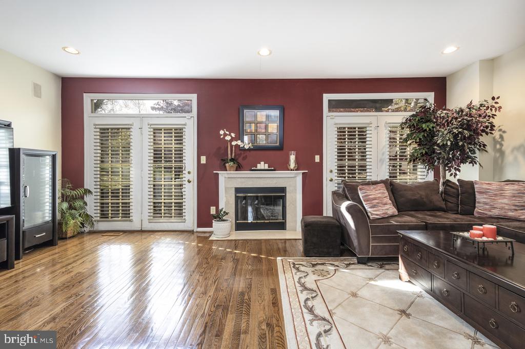 7 PLUM COURT