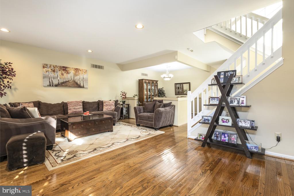 7 PLUM COURT