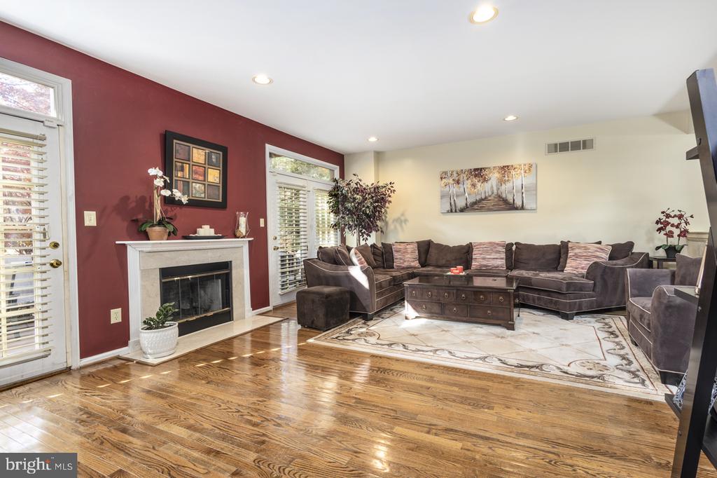 7 PLUM COURT